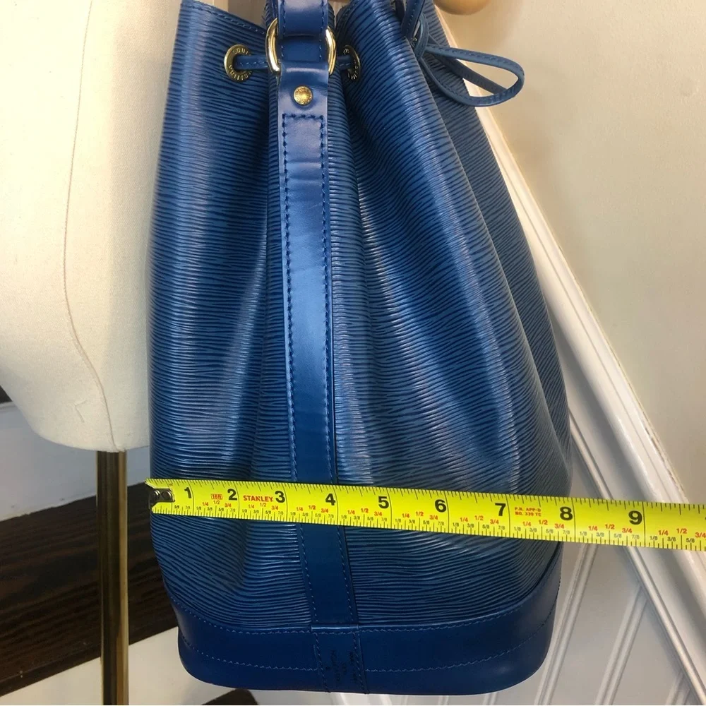 LOUIS VUITTON Epi Leather LV Noe GM Toledo Blue Drawstring Bucket Shoulder Bag
